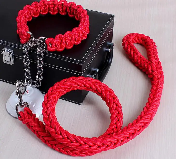 collier lasso et grosse laisse tressee rouge