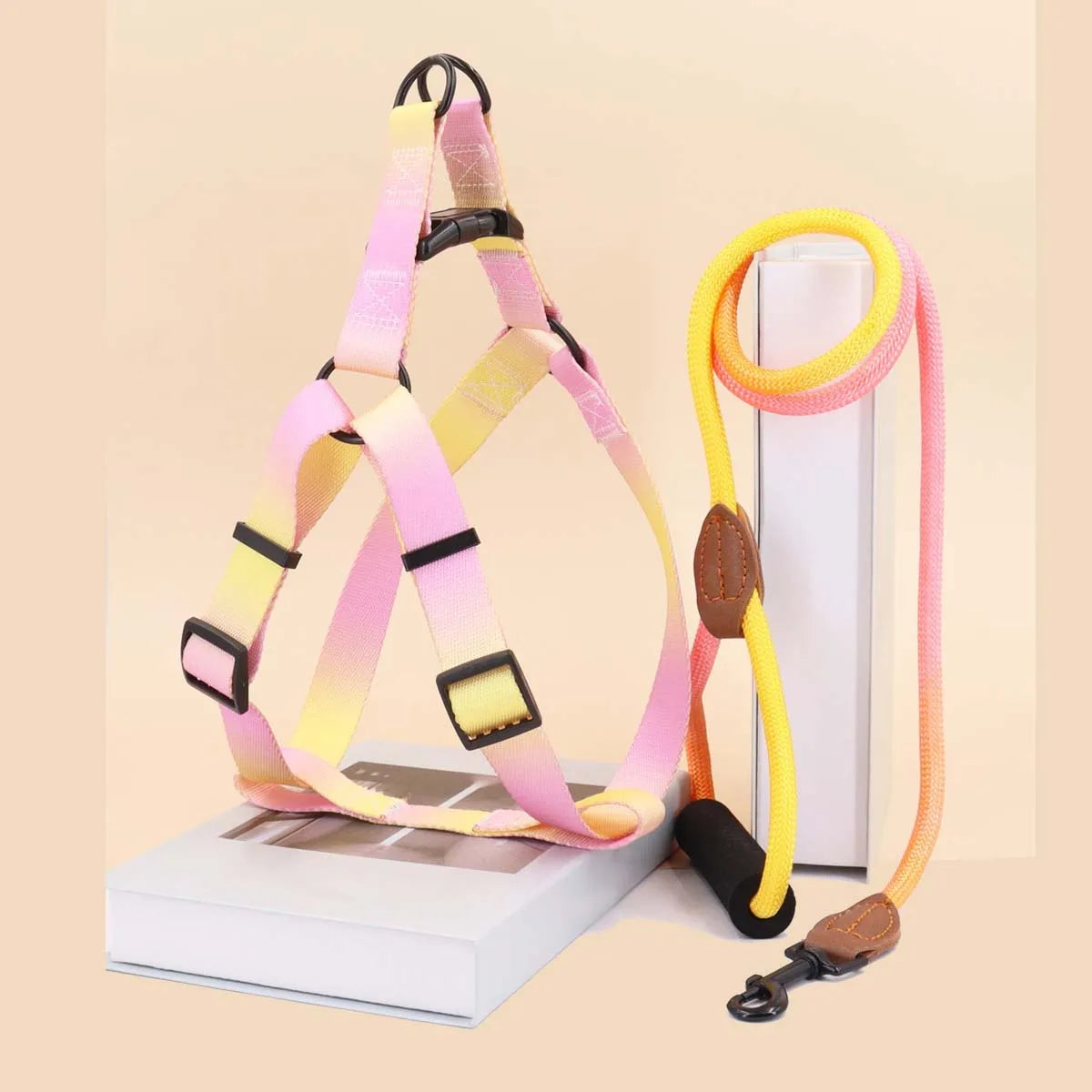 laisse et harnais poignee en mousse jaune et rose
