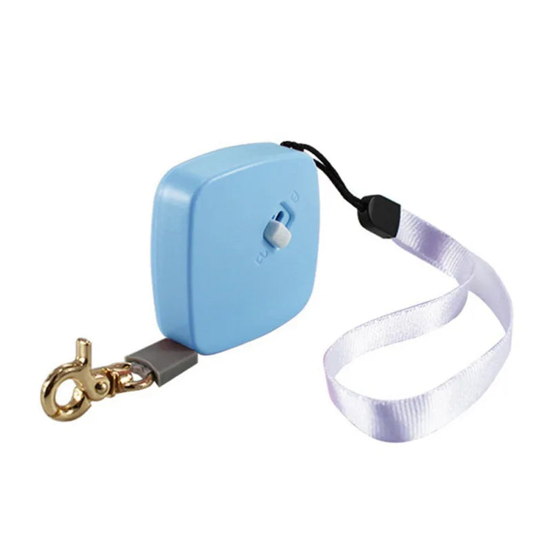 petite laisse enrouleur carré bleu